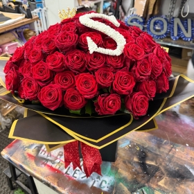 Luxury rose handtie with gypsophila letter