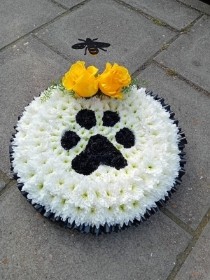 Paw, print, pet, dog, cat, posy, Funeral, sympathy, wreath, tribute, flowers, florist, gravesend, Northfleet, Kent, London, Essex 