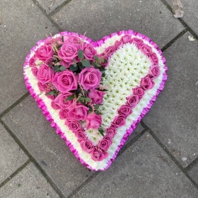 Rose, heart, border, outline, Funeral, sympathy, wreath, tribute, flowers, florist, gravesend, Northfleet, Kent, London