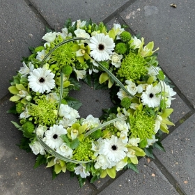 White, green, understated, neutral, subtle, Funeral, sympathy, wreath, tribute, flowers, florist, gravesend, Northfleet, Kent, London, Essex 