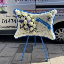 Xl, pillow, of, rest, traveller, gypsy, Funeral, sympathy, wreath, tribute, flowers, florist, gravesend, Northfleet, Kent, London, Essex 