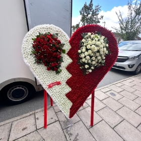 Standing, Xl, broken, heart, two, tone, red, white, Funeral, sympathy, wreath, tribute, flowers, florist, gravesend, Northfleet, Kent, London, Essex, traveller, gypsy